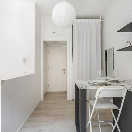 Bright Apt 600Mt From Viale Zara! Milan Bagian luar foto