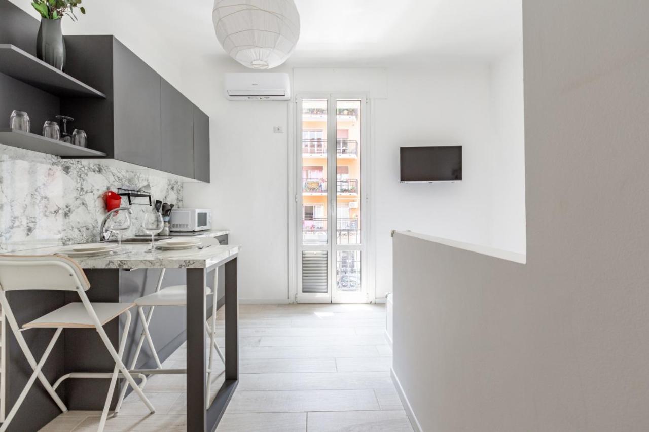 Bright Apt 600Mt From Viale Zara! Milan Bagian luar foto